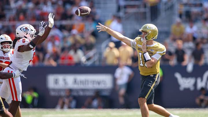 Sep 19, 2026; Atlanta, Georgia, USA; Georgia Tech Yellow Jackets quarterback Alberto Mendoza (15) throws a pass against the Mercer Bears in the fourth quarter at Bobby Dodd Stadium at Hyundai Field. Mandatory Credit: Brett Davis-Imagn Images Sep 19, 2026; Atlanta, Georgia, USA; Georgia Tech Yellow Jackets quarterback Alberto Mendoza (15) throws a pass against the Mercer Bears in the fourth quarter at Bobby Dodd Stadium at Hyundai Field. Mandatory Credit: Brett Davis-Imagn Images