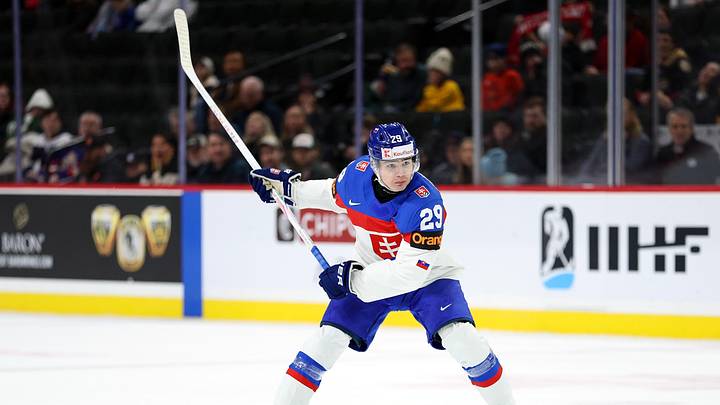 ST PAUL, MINNESOTA - DECEMBER 31: Tomas Chrenko #29 of Slovakia handles the puck against Switzerland in the third period of a Group A stage game during the IIHF World Junior Hockey Championship at Grand Casino Arena on December 31, 2025 in St Paul, Minnesota. Switzerland defeated Slovakia 3-2. (Photo by David Berding/Getty Images)