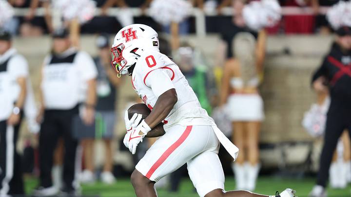 Houston Cougars WR Amare Thomas carries the ball against Texas Tech in the second half at Galaxy Stadium. Mandatory Credit: Michael C. Johnson-Imagn Images Houston Cougars WR Amare Thomas carries the ball against Texas Tech in the second half at Galaxy Stadium. Mandatory Credit: Michael C. Johnson-Imagn Images