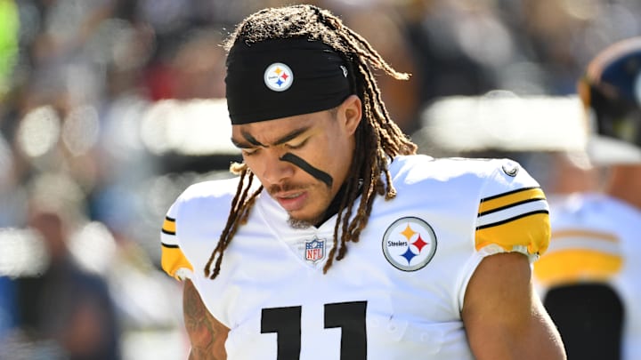 Oct 30, 2022; Philadelphia, Pennsylvania, USA; Pittsburgh Steelers wide receiver Chase Claypool (11) on the sidelines against the Philadelphia Eagles at Lincoln Financial Field. Mandatory Credit: Eric Hartline-Imagn Images
