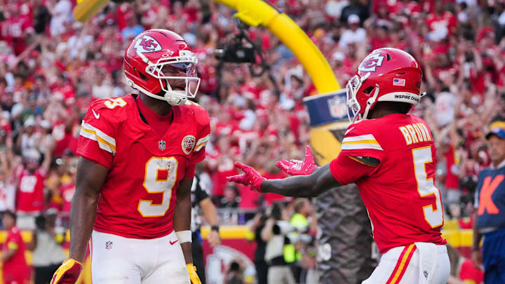 Sep 28, 2025; Kansas City, Missouri, USA; Kansas City Chiefs wide receiver Hollywood Brown (5) celebrates with Kansas City Chiefs wide receiver JuJu Smith-Schuster (9) after scoring a touchdown during the fourth quarter against the Baltimore Ravens at GEHA Field at Arrowhead Stadium. Mandatory Credit: Denny Medley-Imagn Images Sep 28, 2025; Kansas City, Missouri, USA; Kansas City Chiefs wide receiver Hollywood Brown (5) celebrates with Kansas City Chiefs wide receiver JuJu Smith-Schuster (9) after scoring a touchdown during the fourth quarter against the Baltimore Ravens at GEHA Field at Arrowhead Stadium. Mandatory Credit: Denny Medley-Imagn Images