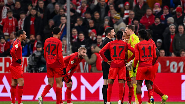 Bayern Munich players arguing with referee after Manuel Neuer was sent off against Bayer Leverkusen in DFB Pokal.