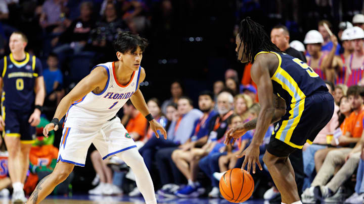 Merrimack Warriors guard Kevair Kennedy (5)