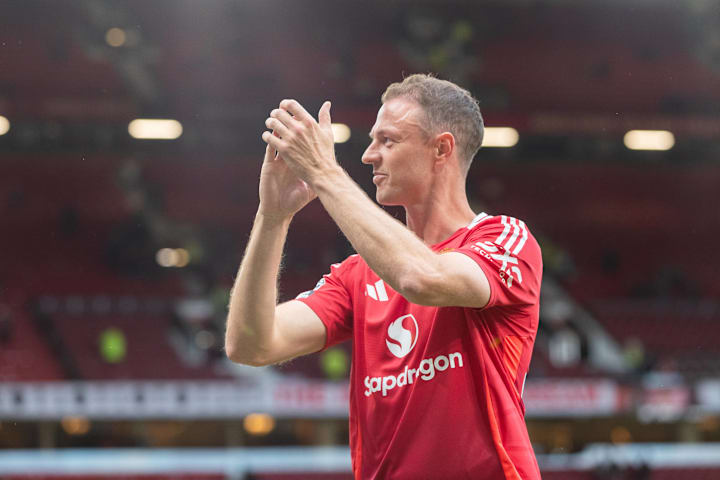 Jonny Evans clapping.