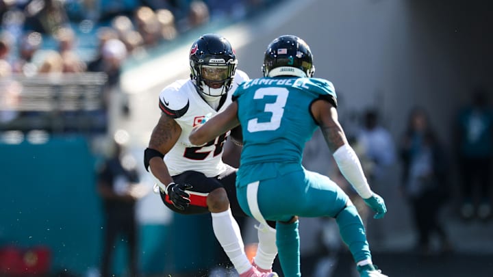 Dec 1, 2024; Jacksonville, Florida, USA; Houston Texans running back Joe Mixon (28) runs with the ball against the Jacksonville Jaguars cornerback Tyson Campbell (3) in the first half at EverBank Stadium. Mandatory Credit: Nathan Ray Seebeck-Imagn Images Dec 1, 2024; Jacksonville, Florida, USA; Houston Texans running back Joe Mixon (28) runs with the ball against the Jacksonville Jaguars cornerback Tyson Campbell (3) in the first half at EverBank Stadium. Mandatory Credit: Nathan Ray Seebeck-Imagn Images