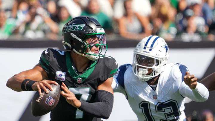 Oct 5, 2025; East Rutherford, New Jersey, USA; New York Jets quarterback Justin Fields (7) is pressured by Dallas Cowboys defensive end Dante Fowler Jr. (13) during the first half at MetLife Stadium. Mandatory Credit: Robert Deutsch-Imagn Images Oct 5, 2025; East Rutherford, New Jersey, USA; New York Jets quarterback Justin Fields (7) is pressured by Dallas Cowboys defensive end Dante Fowler Jr. (13) during the first half at MetLife Stadium. Mandatory Credit: Robert Deutsch-Imagn Images