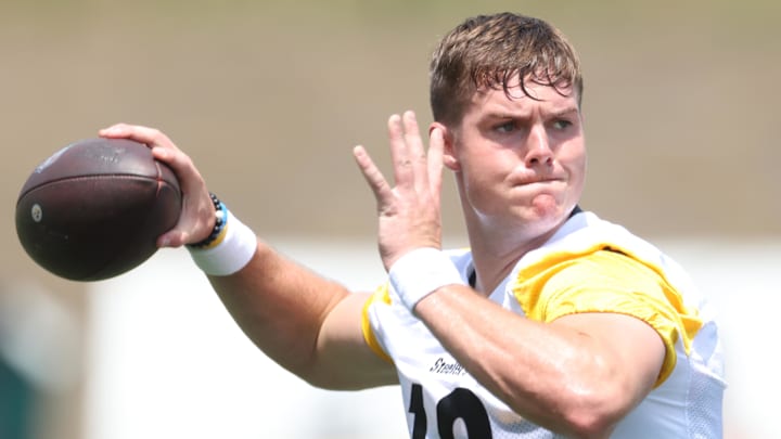 Steelers quarterback Will Howard injured his throwing hand at practice. Steelers quarterback Will Howard injured his throwing hand at practice.
