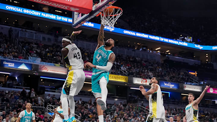 Dec 8, 2024; Indianapolis, Indiana, USA; Charlotte Hornets center Nick Richards (4) dunks the ball past Indiana Pacers forward Pascal Siakam (43) during the second half at Gainbridge Fieldhouse. Mandatory Credit: Robert Goddin-Imagn Images Dec 8, 2024; Indianapolis, Indiana, USA; Charlotte Hornets center Nick Richards (4) dunks the ball past Indiana Pacers forward Pascal Siakam (43) during the second half at Gainbridge Fieldhouse. Mandatory Credit: Robert Goddin-Imagn Images