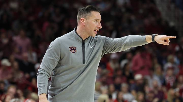 Auburn Tigers head coach Steven Pearl will host four-star point guard Micah Gordon on campus in September. Auburn Tigers head coach Steven Pearl will host four-star point guard Micah Gordon on campus in September.