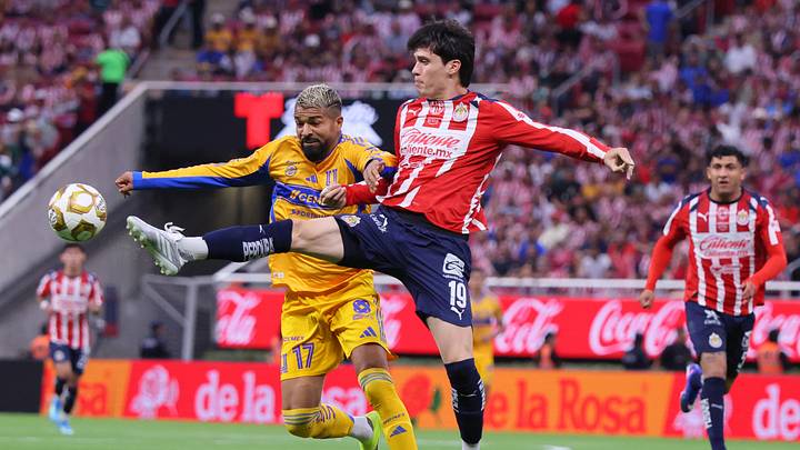 Las posibles alineaciones de Chivas vs Tigres UANL