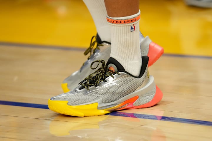 nba players wearing curry shoes