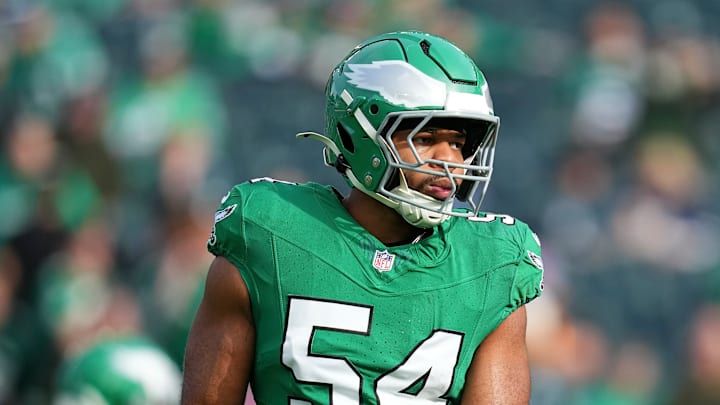 Jeremiah Trotter Jr. prepares for snap against the Dallas Cowboys.