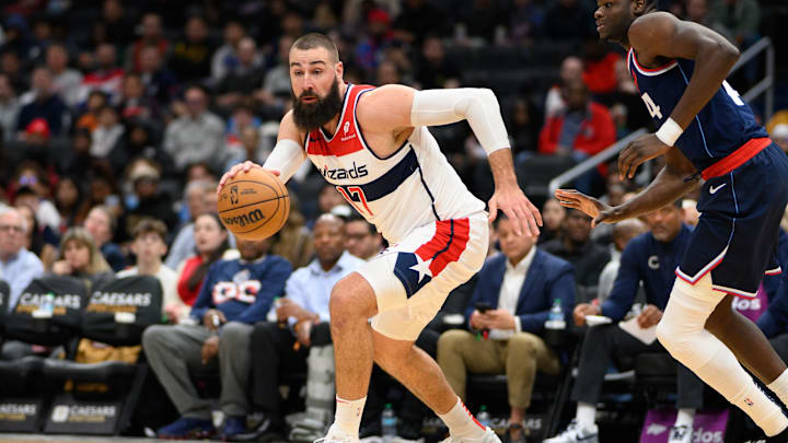Nov 27, 2024; Washington, District of Columbia, USA; Washington Wizards center Jonas Valanciunas (17) drives to the basket against LA Clippers center Mo Bamba (4) during the first quarter at Capital One Arena. Mandatory Credit: Reggie Hildred-Imagn Images