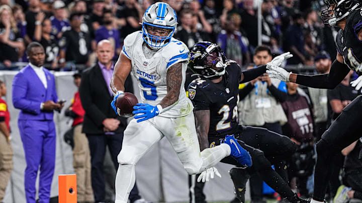 Detroit Lions running back David Montgomery (5) runs for a touchdown against Baltimore Ravens safety Malaki Starks (24) during the second half at M&T Bank Stadium in Baltimore, Md. on Monday, Sept. 22, 2025.