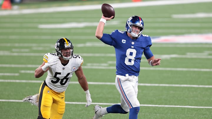 Sep 14, 2020; East Rutherford, New Jersey, USA; New York Giants quarterback Daniel Jones (8) scrambles as Pittsburgh Steelers linebacker Alex Highsmith (56) pursues during the second half at MetLife Stadium. 