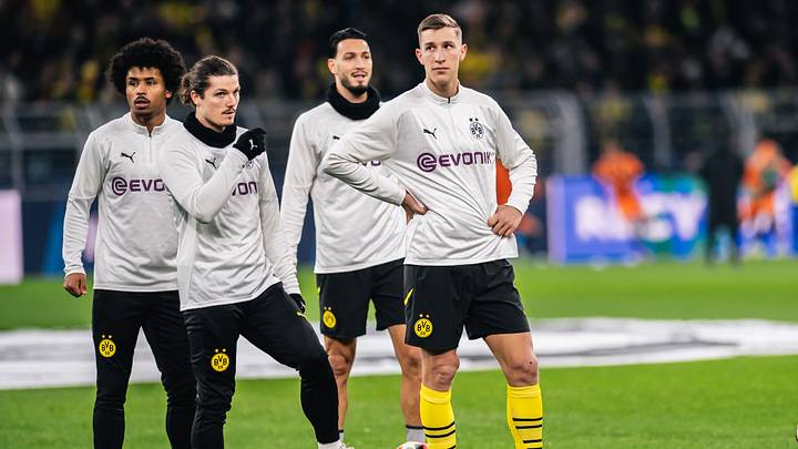 Ramy Bensebaini (2. v. r.) und Marcel Sabitzer (2. v. l.) sind wichtige Kaderspieler beim BVB