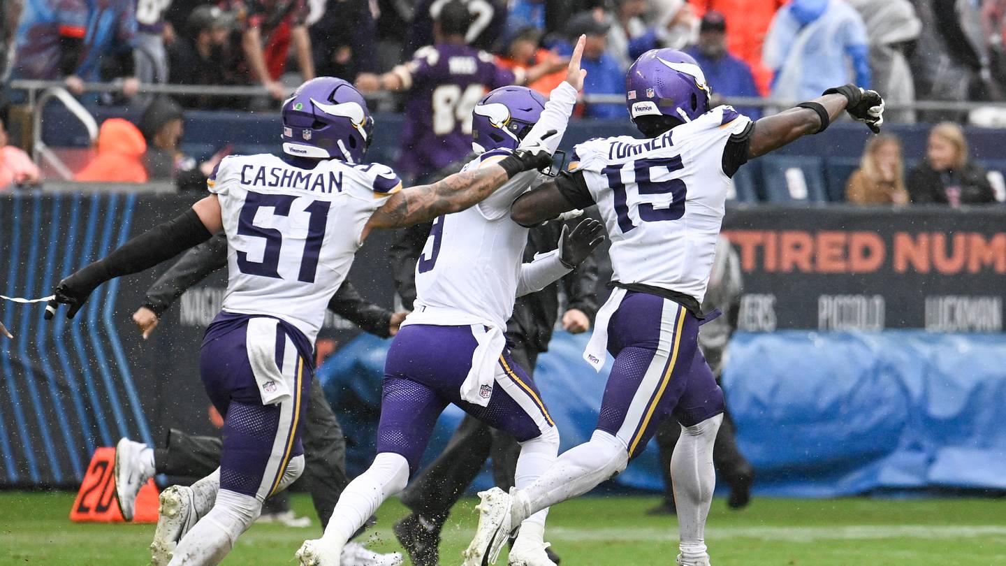 3 Studs & 2 Duds From Vikings' Week 2 Victory Against the Bears