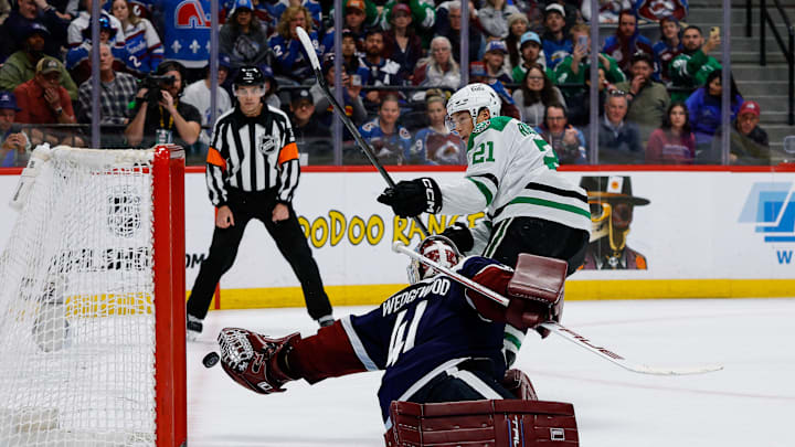 Mar 18, 2026; Denver, Colorado, USA; Colorado Avalanche goaltender Scott Wedgewood (41) makes a save against Dallas Stars left wing Jason Robertson (21) in the shootout at Ball Arena. Mandatory Credit: Isaiah J. Downing-Imagn Images Mar 18, 2026; Denver, Colorado, USA; Colorado Avalanche goaltender Scott Wedgewood (41) makes a save against Dallas Stars left wing Jason Robertson (21) in the shootout at Ball Arena. Mandatory Credit: Isaiah J. Downing-Imagn Images