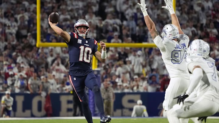 Oct 5, 2025; Orchard Park, New York, USA; New England Patriots quarterback Drake Maye (10) drops back to pass against the Buffalo Bills during the second half at Highmark Stadium. Mandatory Credit: Gregory Fisher-Imagn Images Oct 5, 2025; Orchard Park, New York, USA; New England Patriots quarterback Drake Maye (10) drops back to pass against the Buffalo Bills during the second half at Highmark Stadium. Mandatory Credit: Gregory Fisher-Imagn Images