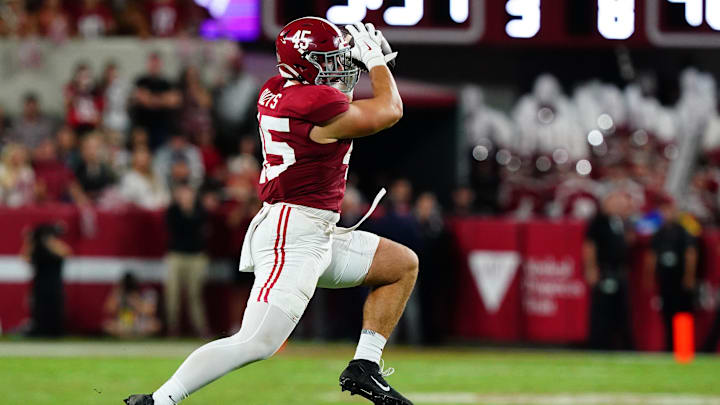 Sep 28, 2024; Tuscaloosa, Alabama, USA; Alabama Crimson Tide tight end Robbie Ouzts (45) catches a pass against the Georgia Bulldogs during the first half at Bryant-Denny Stadium. Mandatory Credit: John David Mercer-Imagn Images Sep 28, 2024; Tuscaloosa, Alabama, USA; Alabama Crimson Tide tight end Robbie Ouzts (45) catches a pass against the Georgia Bulldogs during the first half at Bryant-Denny Stadium. Mandatory Credit: John David Mercer-Imagn Images