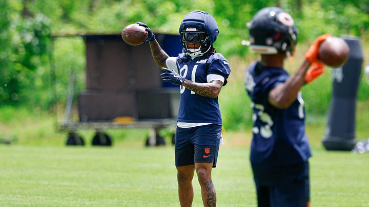 Jun 9, 2026; Lake Forest, IL, USA; Chicago Bears wide receiver Zavion Thomas (81) passes the ball during Chicago Bears Minicamp at Halas Hall. Mandatory Credit: Kamil Krzaczynski-Imagn Images Jun 9, 2026; Lake Forest, IL, USA; Chicago Bears wide receiver Zavion Thomas (81) passes the ball during Chicago Bears Minicamp at Halas Hall. Mandatory Credit: Kamil Krzaczynski-Imagn Images