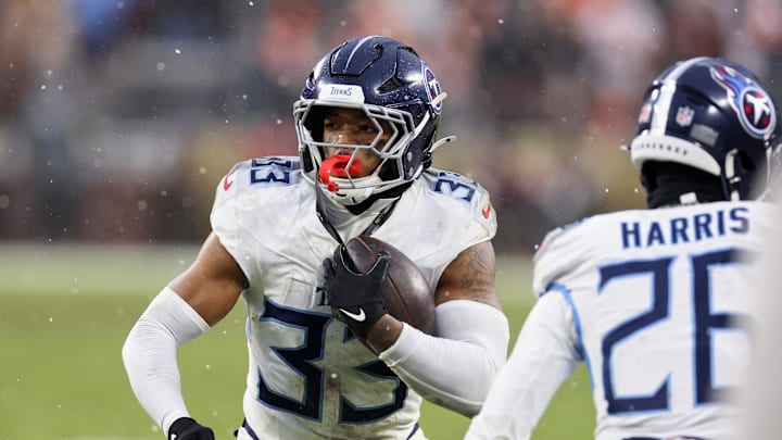 Tennessee Titans linebacker Cedric Gray (33) Tennessee Titans linebacker Cedric Gray (33)