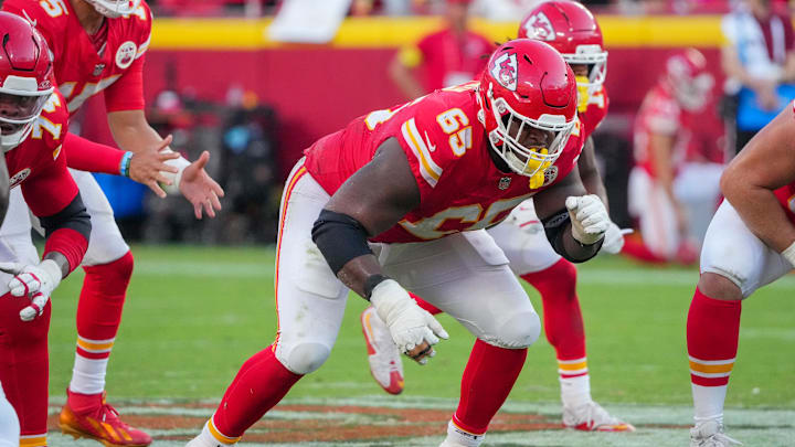Sep 28, 2025; Kansas City, Missouri, USA; Kansas City Chiefs guard Trey Smith (65) at the line of scrimmage against the Baltimore Ravens during the game at GEHA Field at Arrowhead Stadium. Mandatory Credit: Denny Medley-Imagn Images Sep 28, 2025; Kansas City, Missouri, USA; Kansas City Chiefs guard Trey Smith (65) at the line of scrimmage against the Baltimore Ravens during the game at GEHA Field at Arrowhead Stadium. Mandatory Credit: Denny Medley-Imagn Images