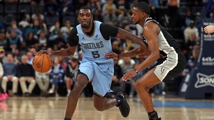 Jan 6, 2026; Memphis, Tennessee, USA; Memphis Grizzlies forward Vince Williams Jr. (5) dribbles as San Antonio Spurs guard De'Aaron Fox (4) defends during the fourth quarter at FedExForum. Mandatory Credit: Petre Thomas-Imagn Images