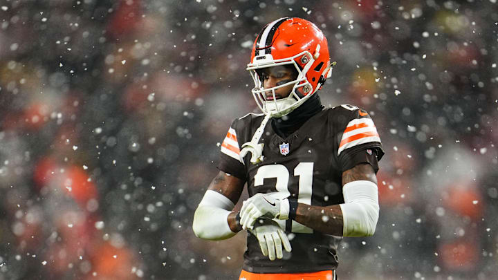Pittsburgh Steelers v Cleveland Browns