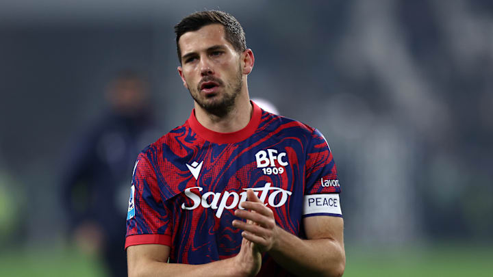 Remo Freuler of Bologna Fc  greets the fans at the end of...