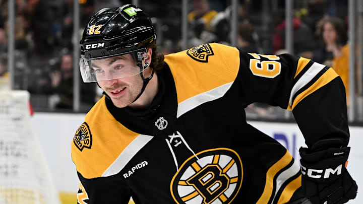 Chicago Blackhawks v Boston Bruins