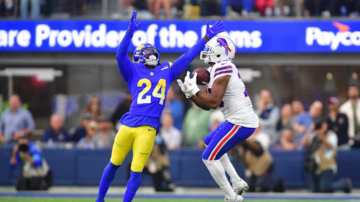 Dec 8, 2024; Inglewood, California, USA; Buffalo Bills wide receiver Amari Cooper (18) catches a pass Dec 8, 2024; Inglewood, California, USA; Buffalo Bills wide receiver Amari Cooper (18) catches a pass