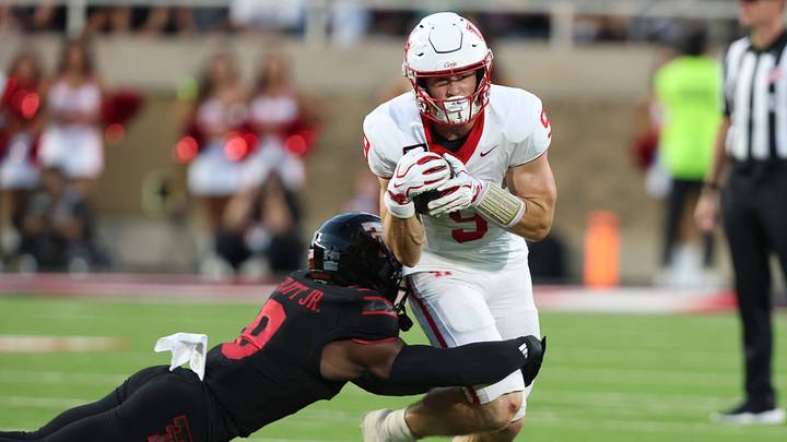 Texas Tech LB Corey Platt Jr. tackles Houston TE Patrick Overmyer in the first half at Galaxy Stadium. Mandatory Credit: Michael C. Johnson-Imagn Images Texas Tech LB Corey Platt Jr. tackles Houston TE Patrick Overmyer in the first half at Galaxy Stadium. Mandatory Credit: Michael C. Johnson-Imagn Images