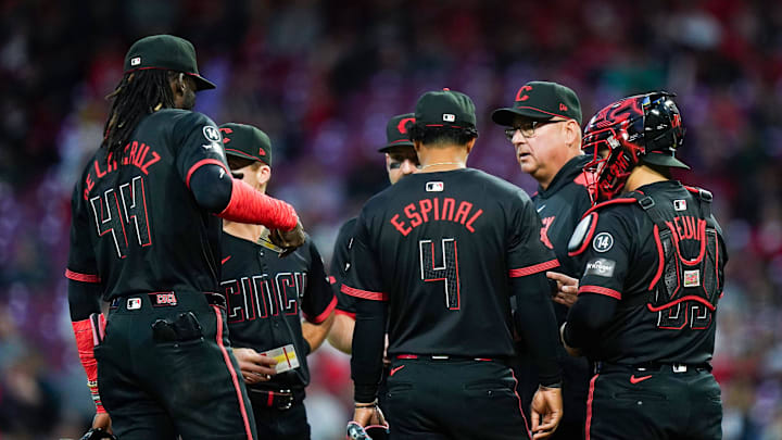 Cincinnati Reds manager Terry Francona (77) speaks with players at the pitchers mound in the sixth inning of the MLB National League game between the Cincinnati Reds and Chicago Cubs, Friday, May 23, 2025, at Great American Ball Park in Downtown Cincinnati. Cincinnati Reds manager Terry Francona (77) speaks with players at the pitchers mound in the sixth inning of the MLB National League game between the Cincinnati Reds and Chicago Cubs, Friday, May 23, 2025, at Great American Ball Park in Downtown Cincinnati.