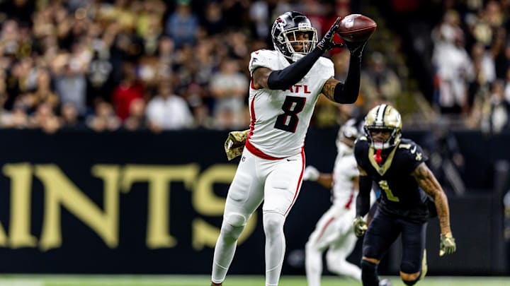 Nov 10, 2024; New Orleans, Louisiana, USA;  Atlanta Falcons tight end Kyle Pitts (8) catches a pass on and stopped by New Orleans Saints cornerback Alontae Taylor (1) on fourth down during the second half at Caesars Superdome. Mandatory Credit: Stephen Lew-Imagn Images