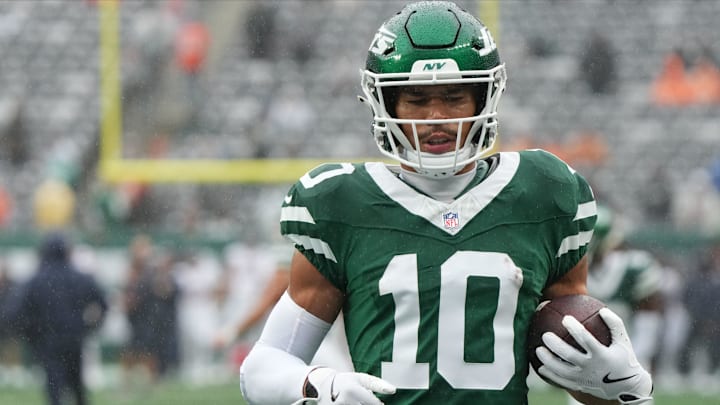 East Rutherford, NJ -- September 29 -- Allen Lazard of the Jetsduring pre game warm ups as the Denver Broncos and New York Jets meet at MetLife Stadium. East Rutherford, NJ -- September 29 -- Allen Lazard of the Jetsduring pre game warm ups as the Denver Broncos and New York Jets meet at MetLife Stadium.