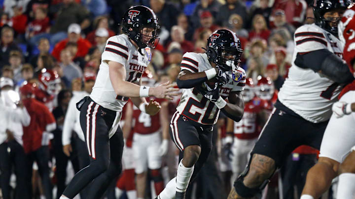 Texas Tech Red Raiders quarterback Will Hammond (15) hands the ball off to running back J'Koby Williams (20). Mandatory Credit: Petre Thomas-Imagn Images