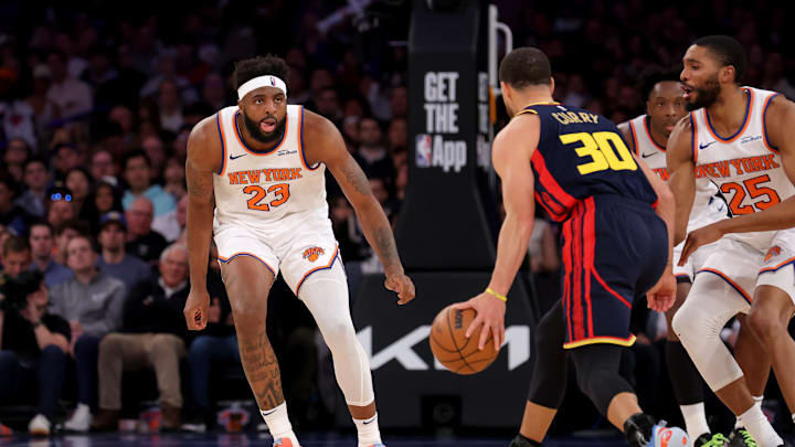 New York Knicks center Mitchell Robinson and forward Mikal Bridges defend Golden State Warriors guard Stephen Curry. Mandatory Credit: Brad Penner-Imagn Images