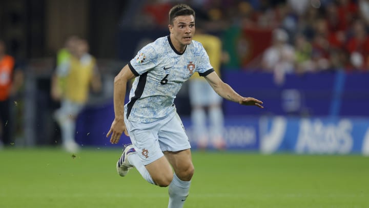 Fulham midfielder Joao Palhinha break silence on potential move to Bayern Munich.
