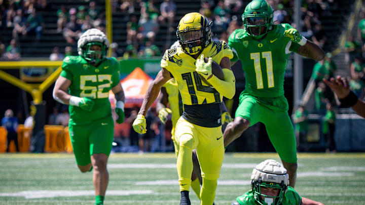 Yellow Team wide receiver Tez Johnson sprints down the sideline as the Oregon Ducks play in their spring game.