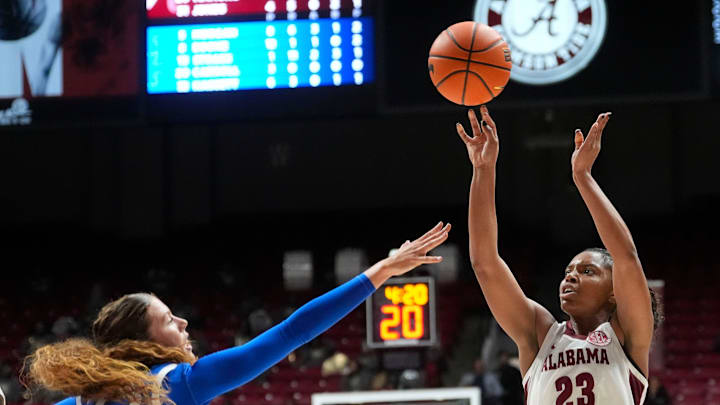 Jan 8, 2026; Tuscaloosa, AL, USA; Kentucky forward Amelia Hassett (32) defends a shot by Alabama guard Jessica Timmons (23) at Coleman Coliseum. Mandatory Credit: Gary Cosby Jr.-Tuscaloosa News