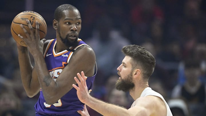 Jan 20, 2025; Cleveland, Ohio, USA; Cleveland Cavaliers forward Dean Wade (32) defends Phoenix Suns forward Kevin Durant (35) in the first quarter at Rocket Mortgage FieldHouse. Mandatory Credit: David Richard-Imagn Images Jan 20, 2025; Cleveland, Ohio, USA; Cleveland Cavaliers forward Dean Wade (32) defends Phoenix Suns forward Kevin Durant (35) in the first quarter at Rocket Mortgage FieldHouse. Mandatory Credit: David Richard-Imagn Images