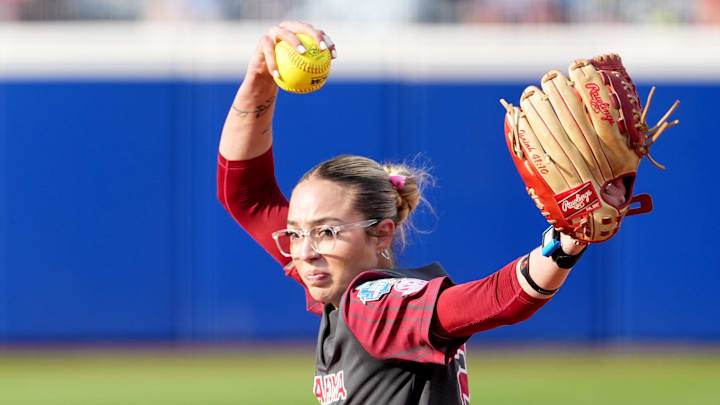 Oklahoma's Sam Landry (21) throws a pitch in the first inning of the Women's College World Series softball game between the Texas Tech Raiders and the Oklahoma Sooners at Devon Park in Oklahoma City, Monday, June, 2, 2025.