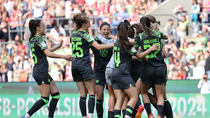 Wolfsburg jubelt - am Ende einer durchwachsenen Saison steht immerhin ein Titel