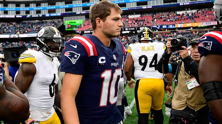 Sep 20, 2026; Foxborough, Massachusetts, USA; New England Patriots quarterback Drake Maye (10) after defeating the Pittsburgh Steelers at Gillette Stadium. Mandatory Credit: Bob DeChiara-Imagn Images Sep 20, 2026; Foxborough, Massachusetts, USA; New England Patriots quarterback Drake Maye (10) after defeating the Pittsburgh Steelers at Gillette Stadium. Mandatory Credit: Bob DeChiara-Imagn Images