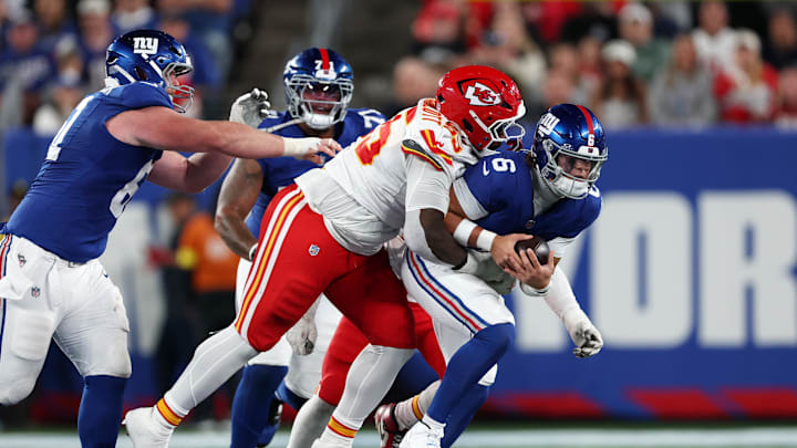 Sep 21, 2025; East Rutherford, New Jersey, USA; Kansas City Chiefs defensive tackle Omarr Norman-Lott (55) tackles New York Giants quarterback Jaxson Dart (6) in the third quarter at MetLife Stadium. Mandatory Credit: Vincent Carchietta-Imagn Images Sep 21, 2025; East Rutherford, New Jersey, USA; Kansas City Chiefs defensive tackle Omarr Norman-Lott (55) tackles New York Giants quarterback Jaxson Dart (6) in the third quarter at MetLife Stadium. Mandatory Credit: Vincent Carchietta-Imagn Images