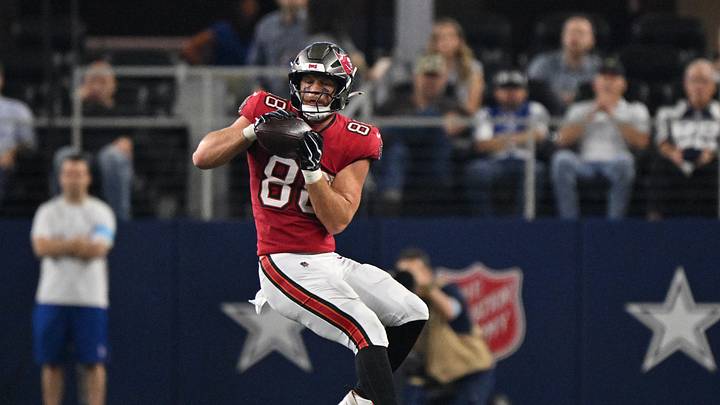 Oct 8, 2026; Arlington, Texas, USA; Tampa Bay Buccaneers tight end Cade Otton (88) makes a catch against the Dallas Cowboys in the second half at AT&T Stadium. Mandatory Credit: Jerome Miron-Imagn Images Oct 8, 2026; Arlington, Texas, USA; Tampa Bay Buccaneers tight end Cade Otton (88) makes a catch against the Dallas Cowboys in the second half at AT&T Stadium. Mandatory Credit: Jerome Miron-Imagn Images