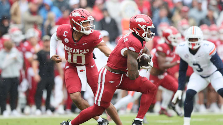 Oct 25, 2025; Fayetteville, Arkansas, USA; Arkansas Razorbacks quarterback Taylen Green (10) hands off to running back Mike Washington Jr (4) during the first quarter against the Auburn Tigers at Donald W. Reynolds Razorback Stadium. Mandatory Credit: Nelson Chenault-Imagn Images Oct 25, 2025; Fayetteville, Arkansas, USA; Arkansas Razorbacks quarterback Taylen Green (10) hands off to running back Mike Washington Jr (4) during the first quarter against the Auburn Tigers at Donald W. Reynolds Razorback Stadium. Mandatory Credit: Nelson Chenault-Imagn Images