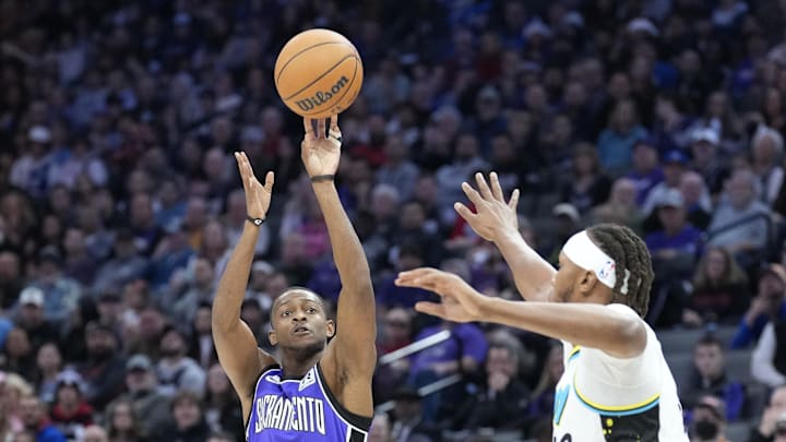 December 22, 2024; Sacramento, California, USA; Sacramento Kings guard De'Aaron Fox (5) shoots the basketball against Indiana Pacers center Myles Turner (33) during the first quarter at Golden 1 Center. Mandatory Credit: Kyle Terada-Imagn Images