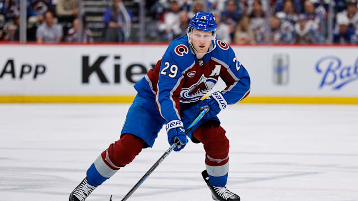 Nathan MacKinnon and the Avalanche are road favorites in Los Angeles.